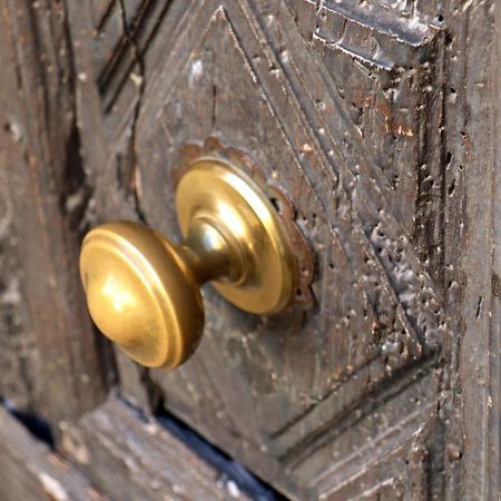 Uzes, Au Coeur Du Centre Medieval Le Logis Du Consul Un Bien D'Exception Du Xvieme Siecle エクステリア 写真
